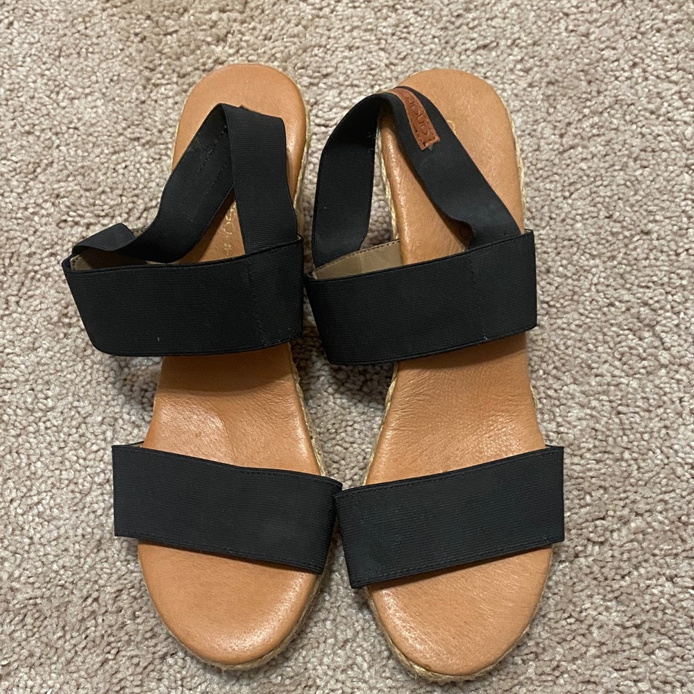 Andre Assous Black and Tan Sandals